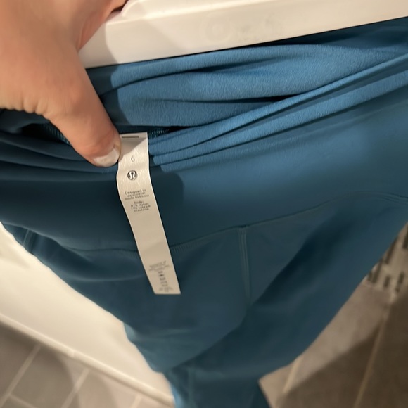 Lululemon leggings size 6 - Picture 3 of 3